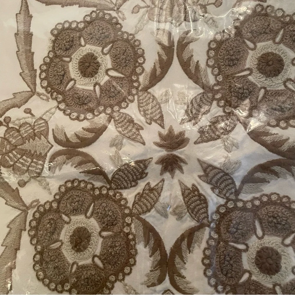 Pottery Barn Cora‎ Medallion 20x20 Pillow Cover Embroidered NWT